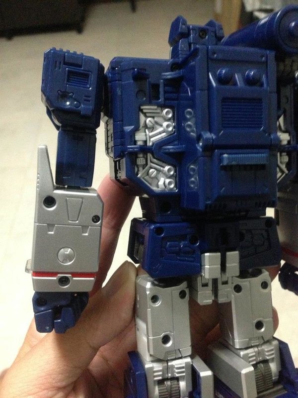 MP 13 Masterpiece Soundwave With Laserbeak Up Close And Personal Image Gallery  (30 of 54)